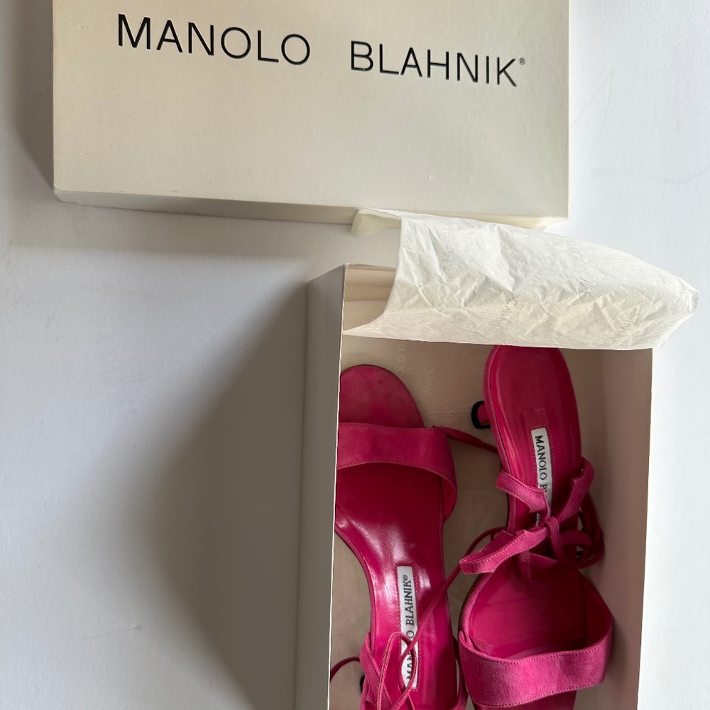 Authentic Manolo Blahnik Suede Butterpump sandals(receipt included)